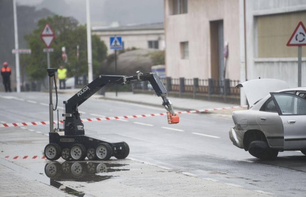 Bomberos y personal de los equipos de emergencias ensayan cómo intervenir en caso de accidente con mercancías peligrosas