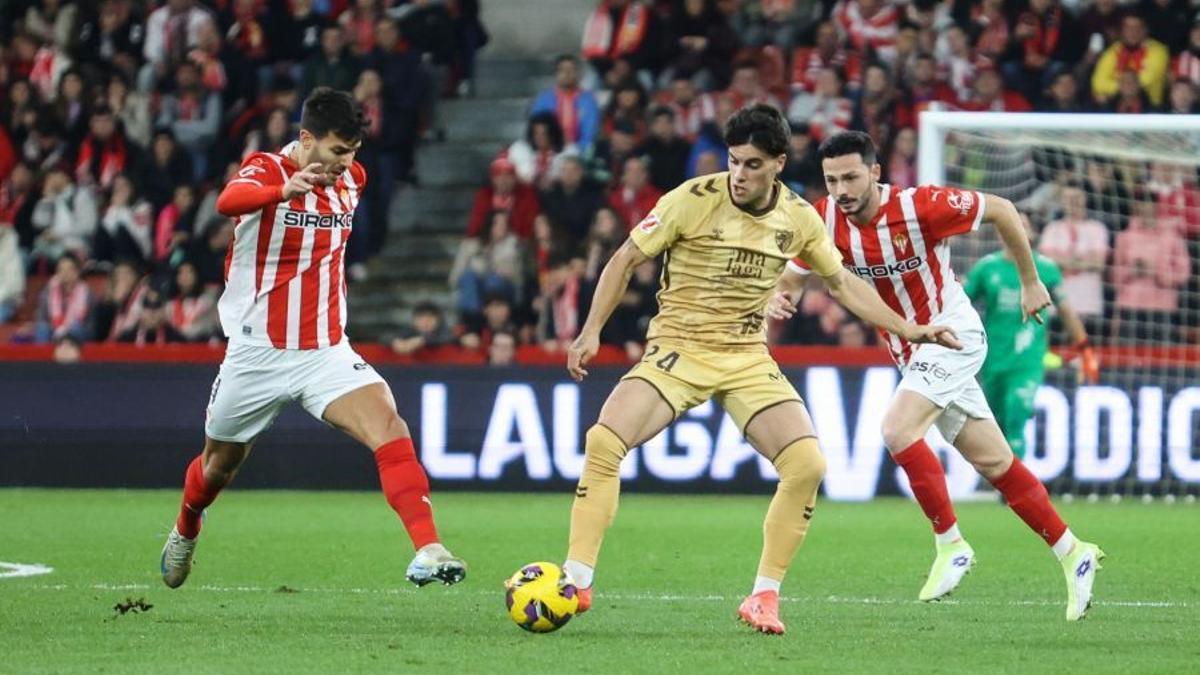 El Málaga CF ganó 1-3 en El Molinón.