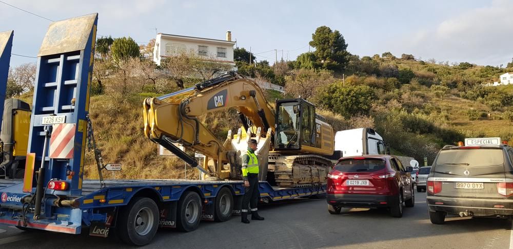 Llegada de las máquinas perforadoras a Totalán para continuar con el rescate de Julen