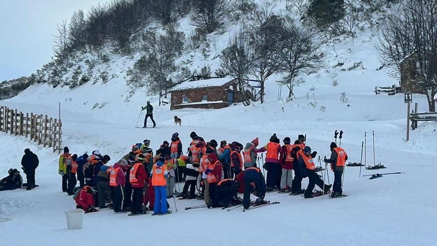 La estación de Fuentes de Invierno se une a Pajares y abrirá mañana la temporada de esquí con nueve pistas operativas