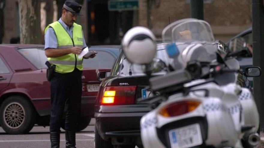 La policía detecta a más de 460 conductores por encima de los límites de velocidad urbana