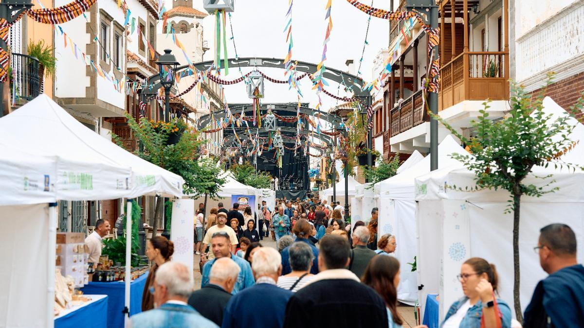 La Feria Agroalimentaria 'Moya Dulce' endulza la Villa de Moya y pone el broche a un intenso primer fin de semana festivo