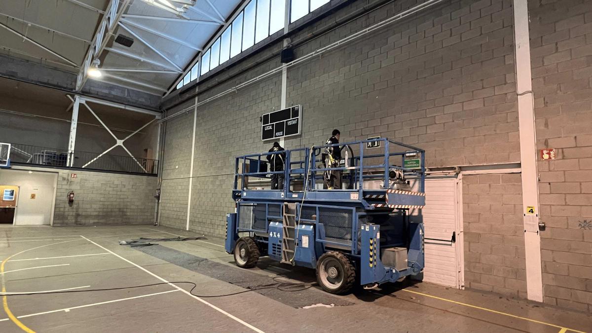 Els treballs al Pavelló Municipal de la Bisbal.