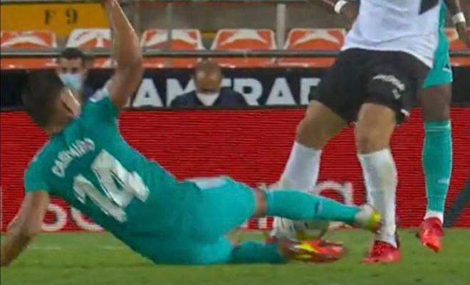 Roja perdonada a Casemiro por esta entrada ante el Valencia