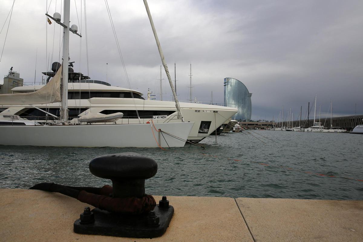 Embarcaciones en el espacio Marina Vela, en el Port Vell de Barcelona.