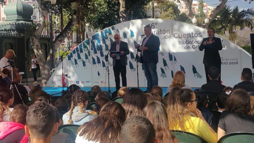 Morales en la presentación de la Maratón de Cuentos.