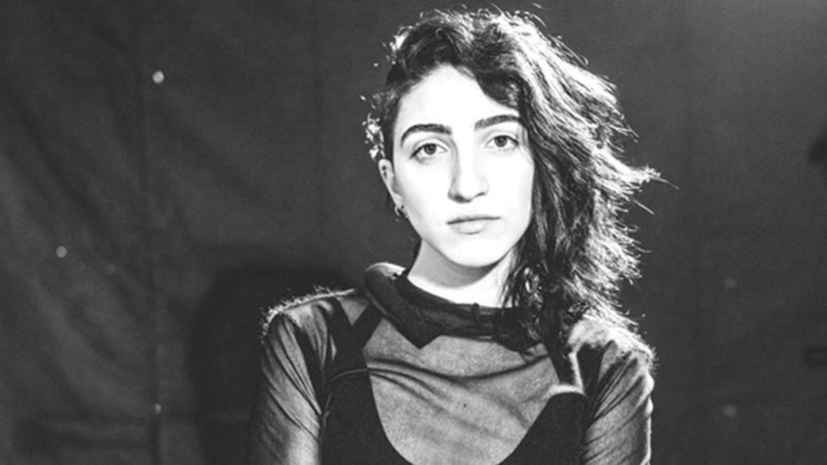 Una imagen promocional de la joven cantante latina Emily Estefan.