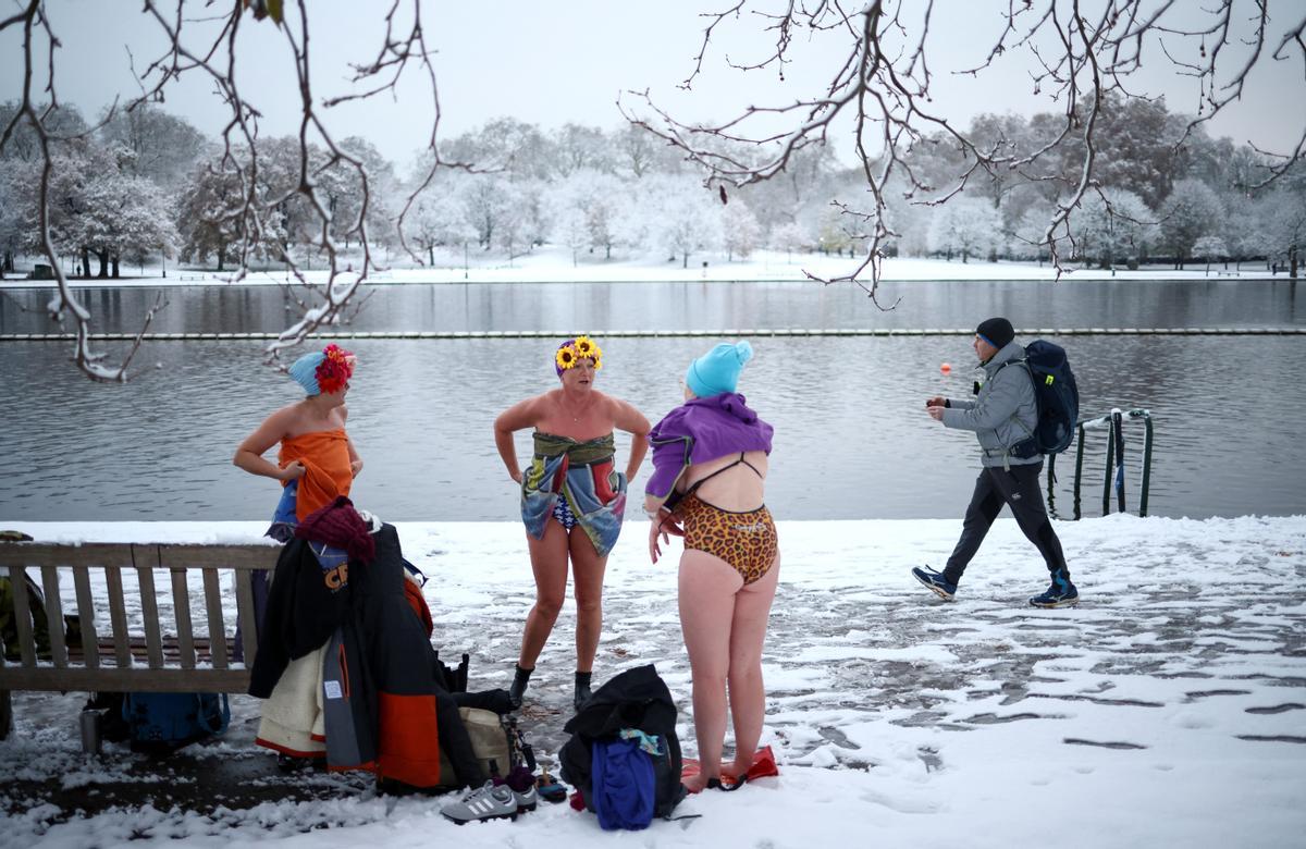 Baños helados en el lago Serpentine, en Londres