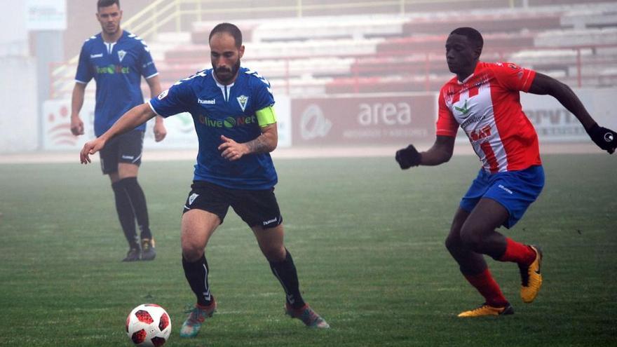 El Marbella FC ganó en Don Benito gracias a un gol de su capitán, Añón