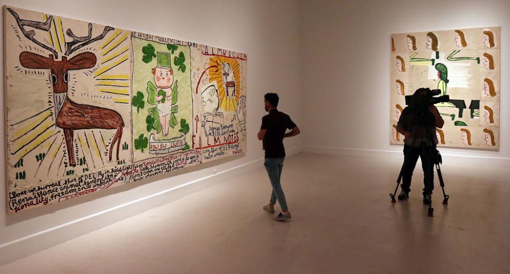 'Hullo, hullo...', primera muestra de Wylie en un museo español, permanecerá instalada en el CAC Málaga hasta el 9 de septiembre y cuenta con veintinueve obras creadas desde 1992 hasta la actualidad