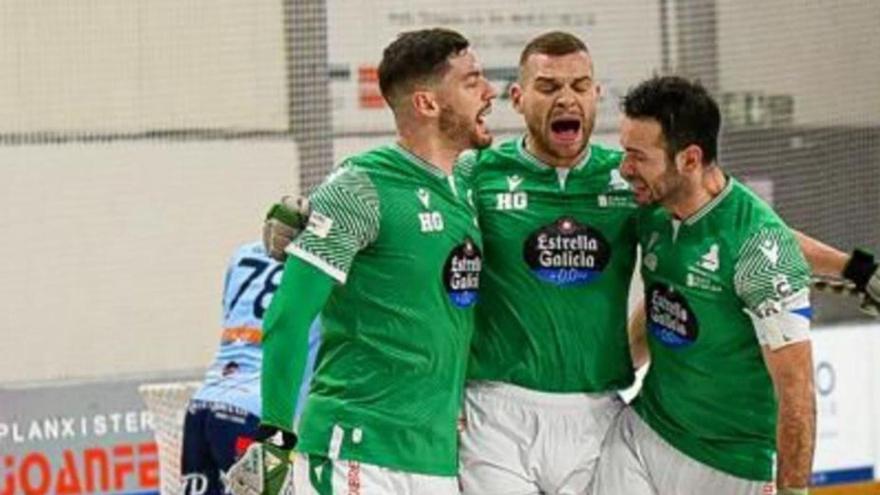 Rodríguez, Carballeira y Torres celebran un gol. |  // FEDERICO HETE