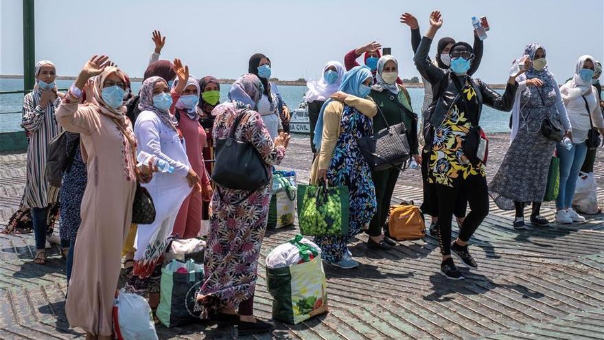 Regresan a Marruecos las primeras temporeras atrapadas en Huelva