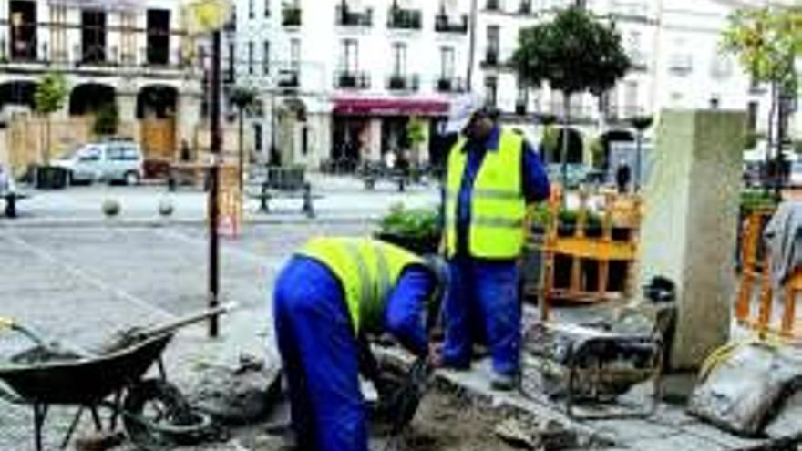 El bacheo se inicia con nuevas obras en una veintena de calles de la ciudad