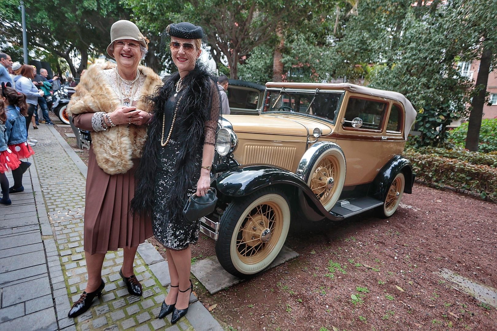 Exhibición de coches antiguos en el Carnaval de Santa Cruz de Tenerife