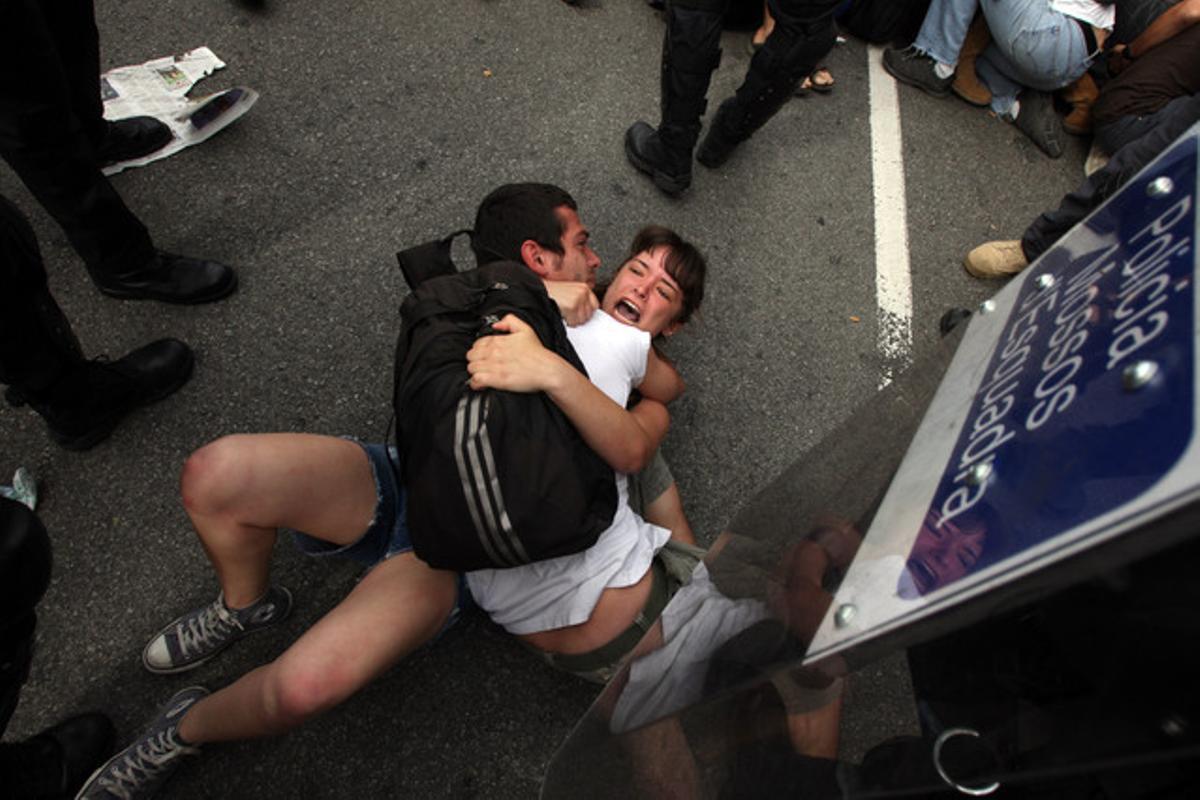 El desallotjament de la plaça de Catalunya, vist per Danny Caminal.