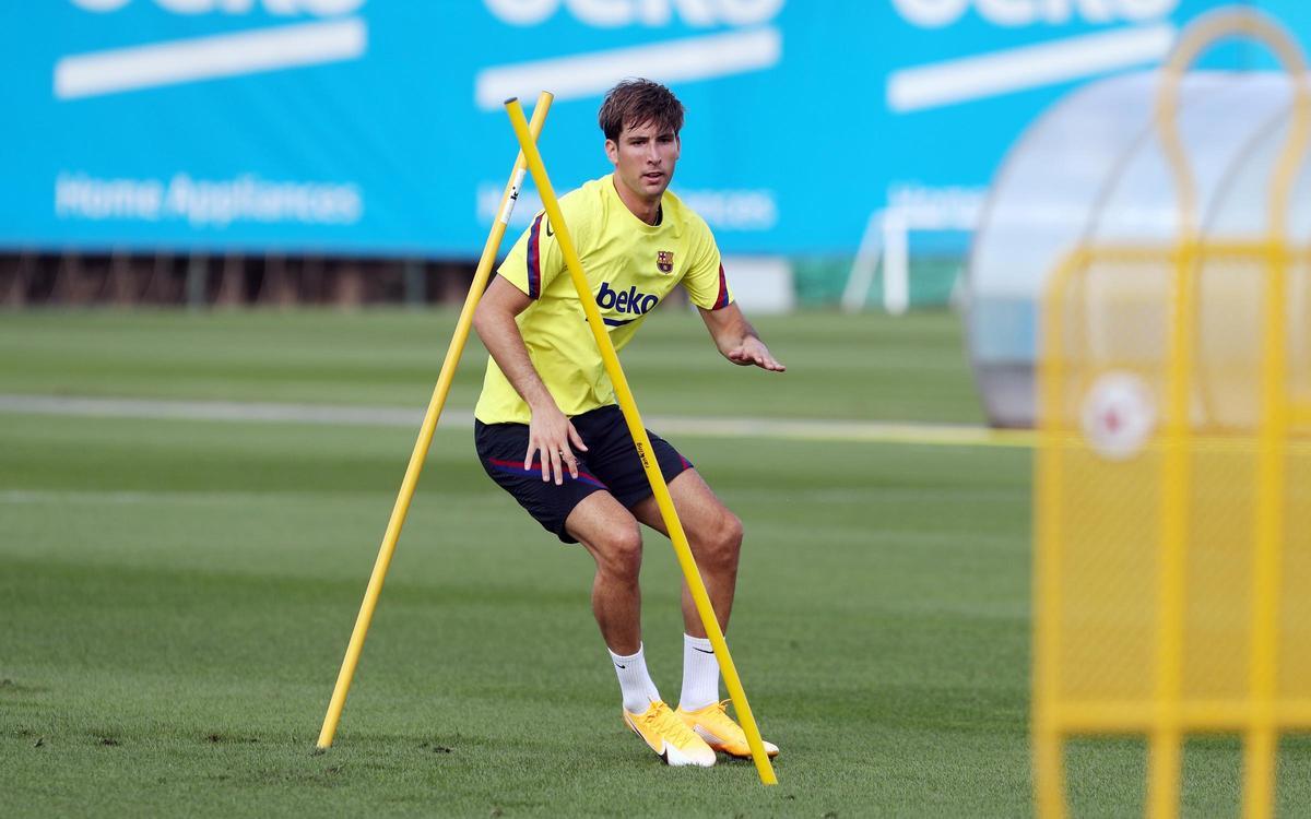 Juan Miranda, en un entrenamiento con el Barça