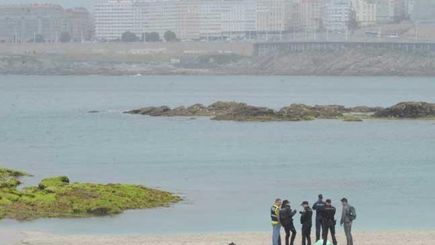 Fallece una mujer de 50 años en la playa de Riazor