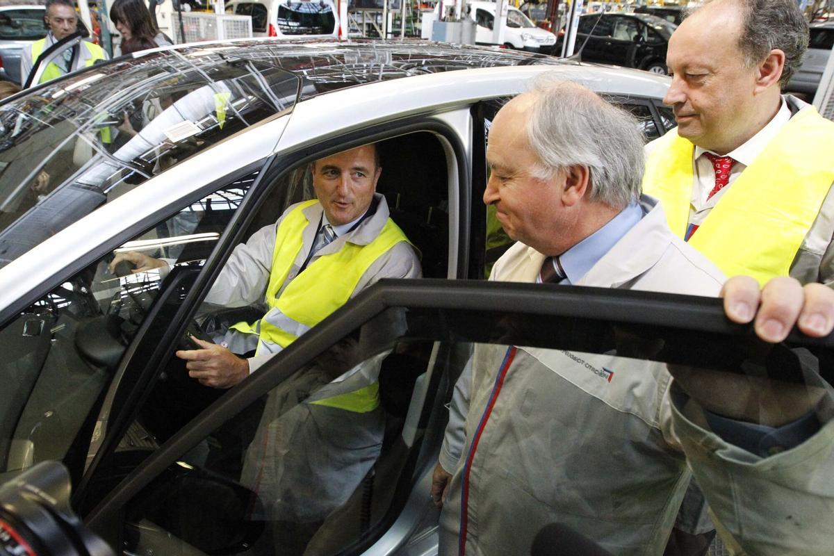 Miguel Sebastián, en la planta de Balaídos en 2009, con Pierre Ianni.