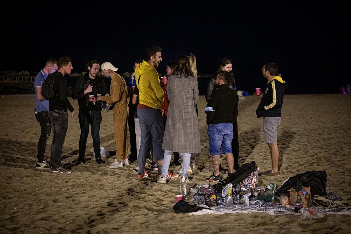 Se reduce el porcentaje de personas que consumen alcohol en los botellones.