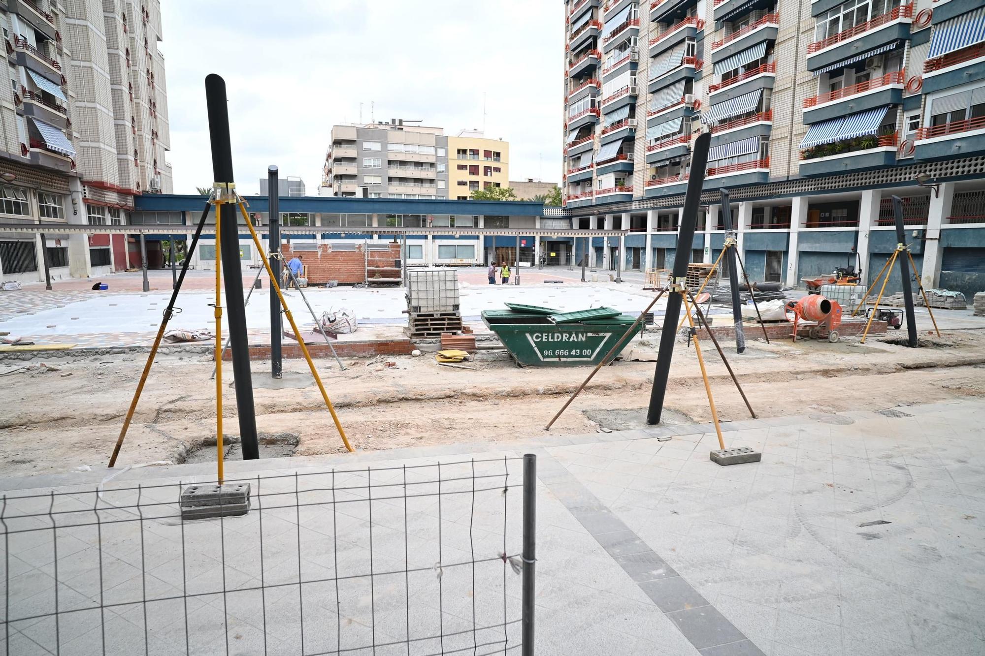 Así van las obras de la plaza de los pisos azules en Elche