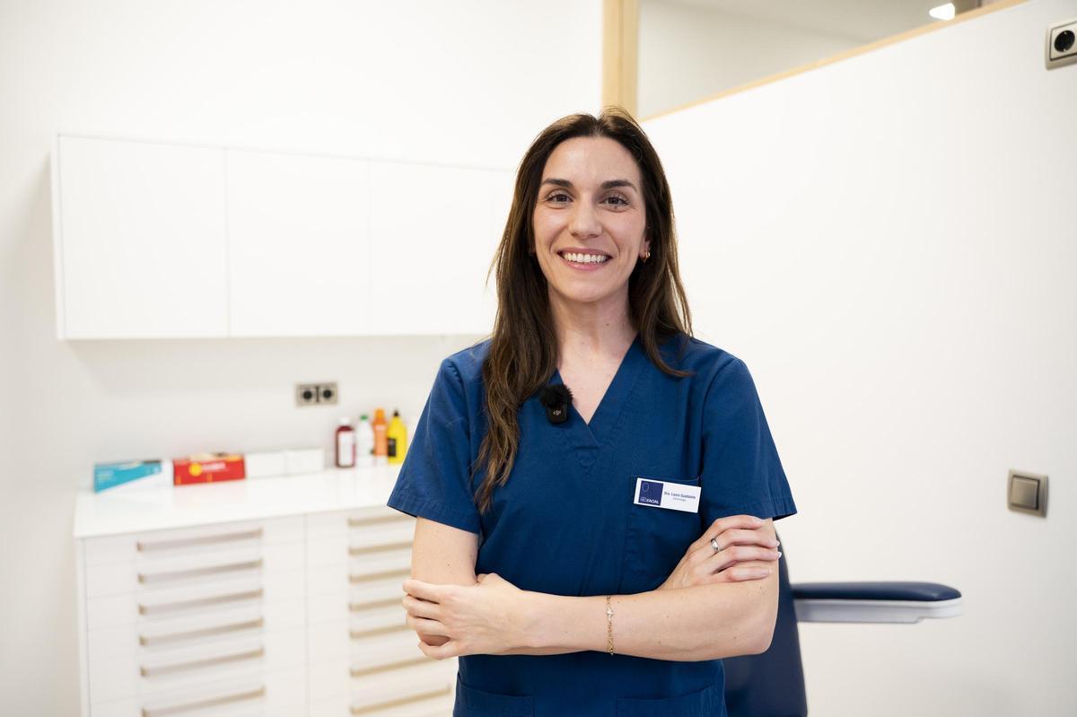 Laura Guadalete, odontóloga en la clínica dental y maxilofacial Neofacial de la capital cacereña.
