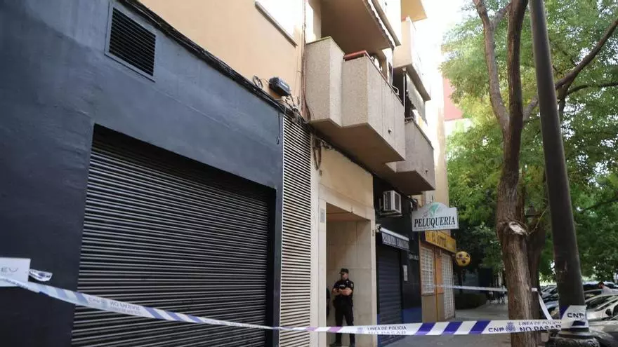 La Policía Nacional busca a un joven de 23 años de edad como presunto autor del homicidio de su padrastro