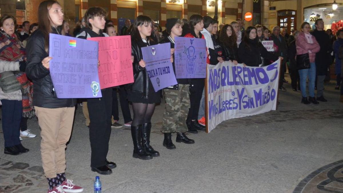 Alumnos de Secundaria durante el acto. | E. P.