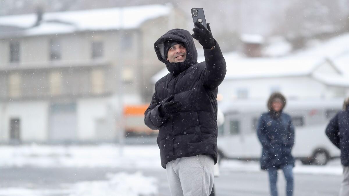 Un hombre se hace un selfie el pasado 6 de enero en Pedrafita do Cebreiro