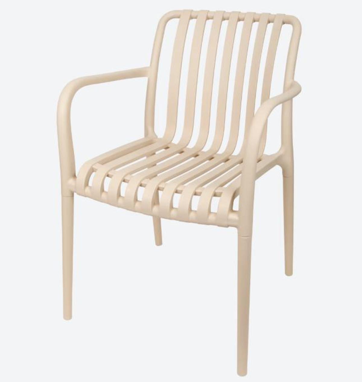 Colas kilométricas en Action para hacerse con la silla de jardín más cómoda y resistente del mercado: disponible por menos de 15 euros