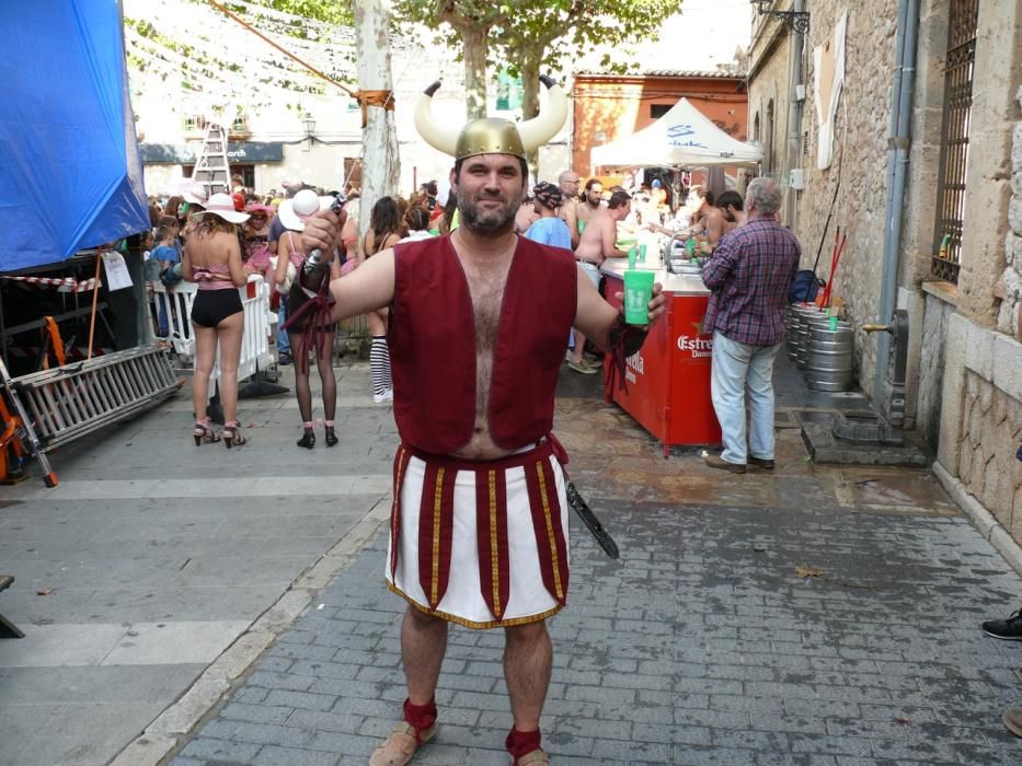 Trotz Schmuddelwetter haben am Samstag (16.9.) wieder mehr als tausend Personen an der "Correguda en roba interior" in Bunyola teilgenommen.