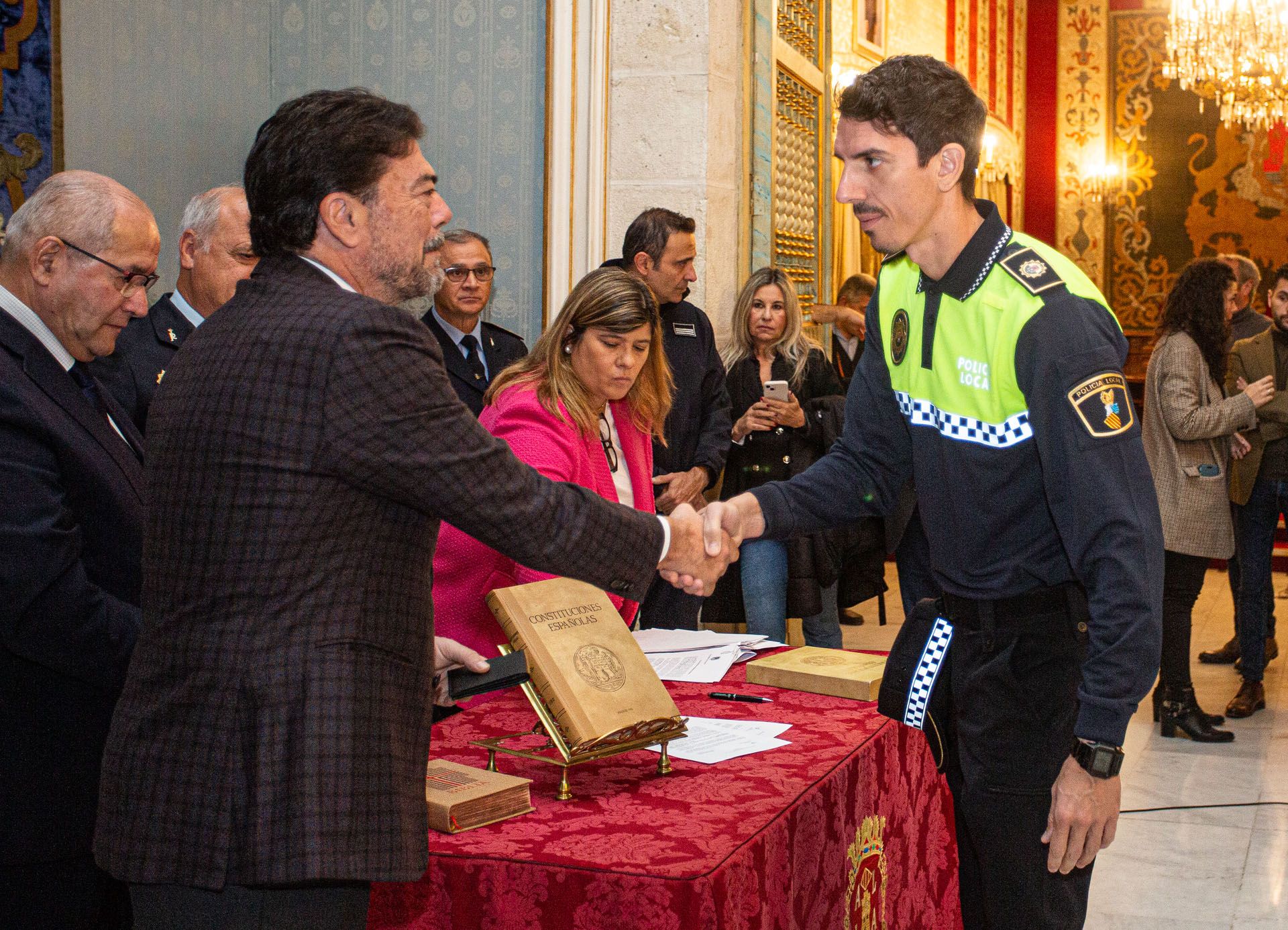 Toma de posesión de 22 Policías Locales y 15 Bomberos