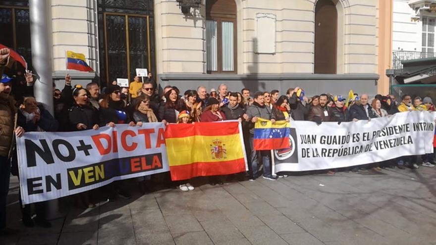 Zaragoza se une a las protestas internacionales en favor de Guaidó