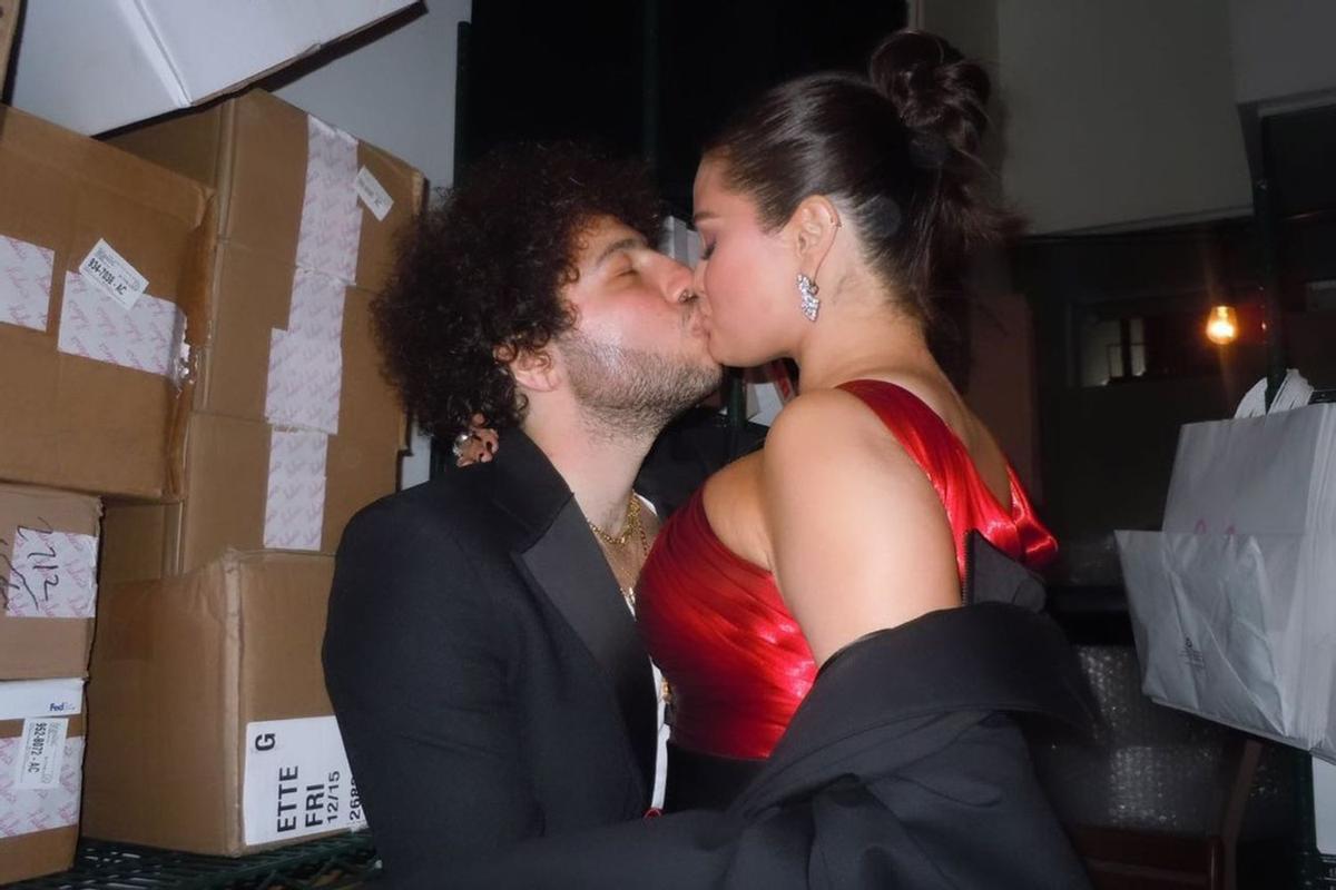 Selena Gomez y Benny Blanco en los Golden Globes.