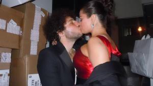 Selena Gomez y Benny Blanco en los Golden Globes.