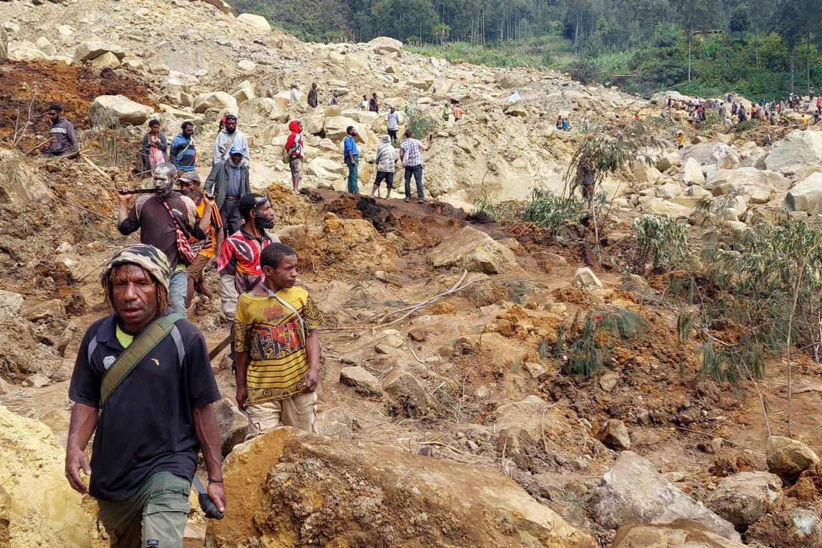 Dos mil personas enterradas en un deslizamiento de tierra en Papúa Nueva Guinea