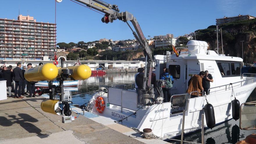 La UdG estrena una nova embarcació per experimentar amb robots en el mar al Baix Empordà