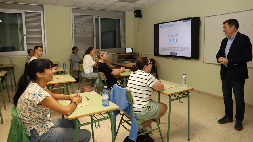 Educación examina en Vilagarcía a 159 opositores