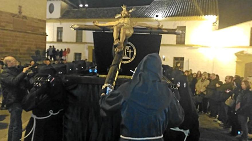 Oración y silencio con el Cristo del Amor y la Misericordia