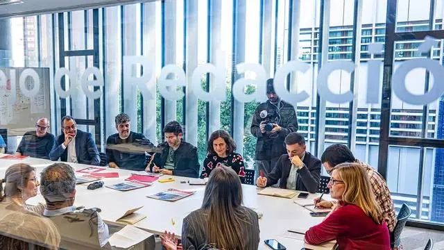 VÍDEO | Estopa, jefes de redacción por un día en EL PERIÓDICO