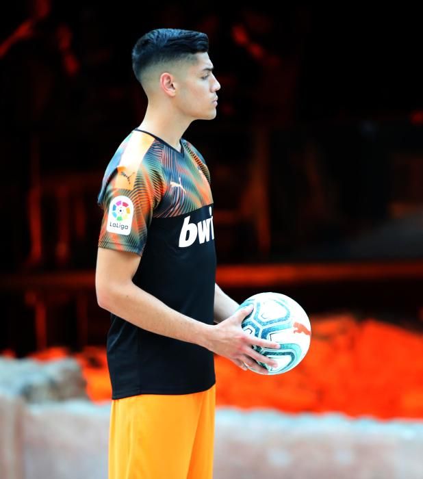 Las nuevas camisetas Puma del Valencia CF