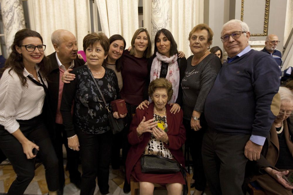 Homenaje a los 25 vecinos centenarios de Valencia