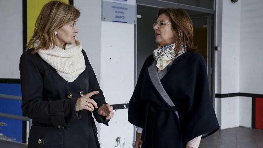 María Cristina García y Ana María Vila, en el colegio La Canal.