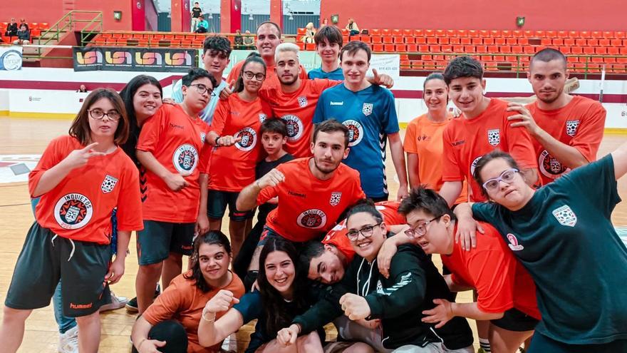 El EÓN, pionero en la primera liga oficial de balonmano inclusivo de España
