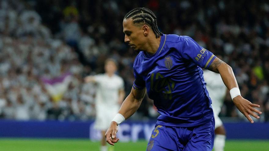 La mala suerte acompaña al Mónaco tras anotar Kehrer en propia portería