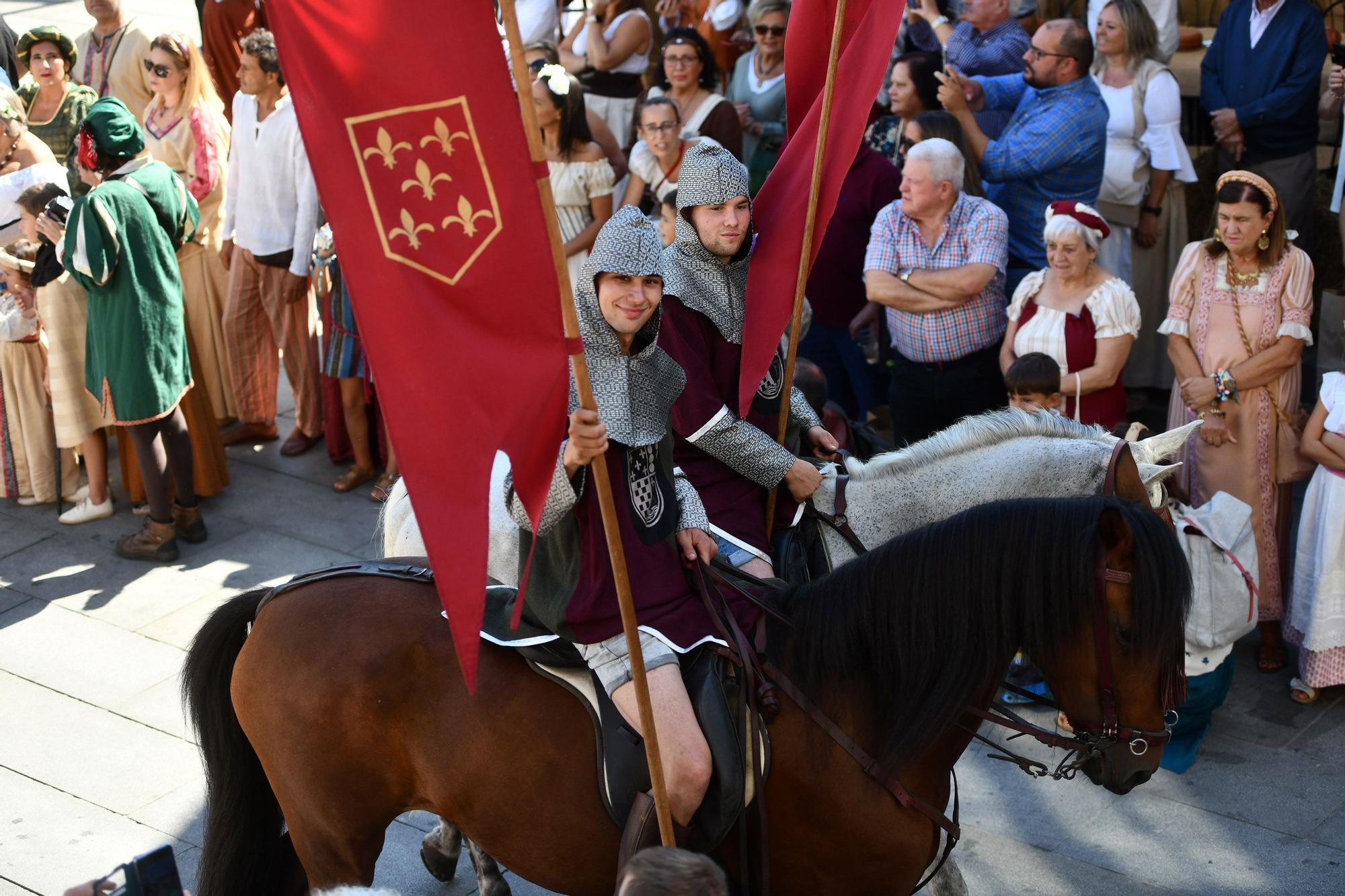 Cortesanos, bufones, damas y caballeros celebran el retorno de su señor: la Feira Franca anima Pontevedra