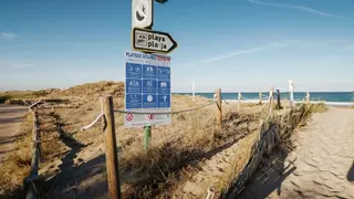 Así es la playa más cercana a Madrid: dunas naturales, tres kilómetros de longitud y aguas turquesas