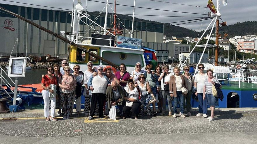 Excursión de Mujeres de La Corredoria a Galicia y Castropol