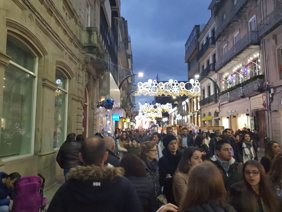 Cientos de personas llenan las calles de Vigo