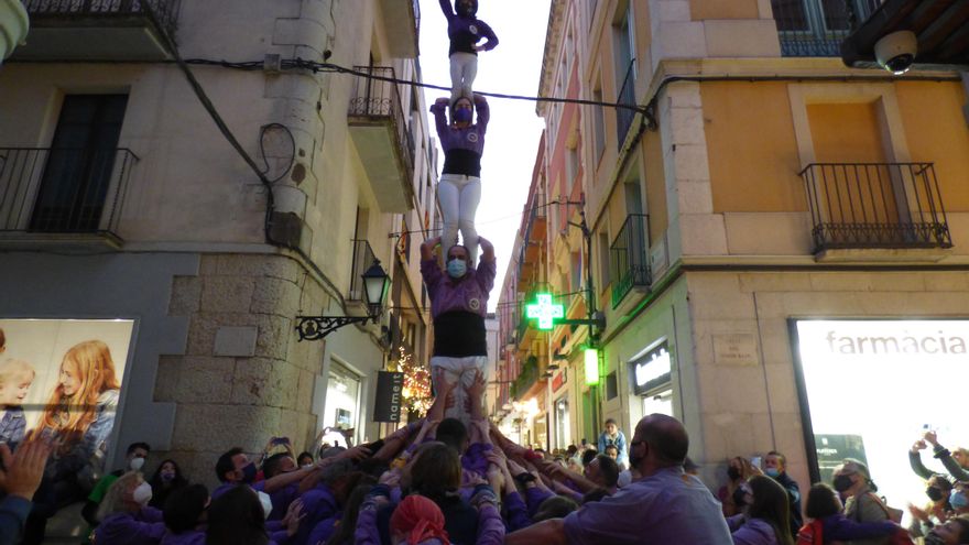 La Colla Castellera de Figueres torna a la plaça de l’Ajuntament després d’un any i mig