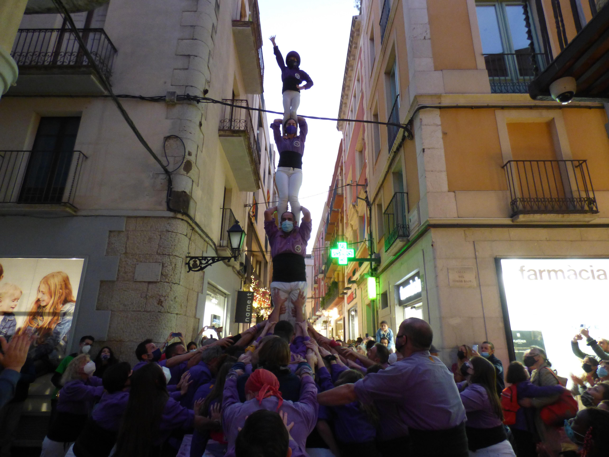 La Colla Castellera de Figueres torna a la plaça de l’Ajuntament després d’un any i mig